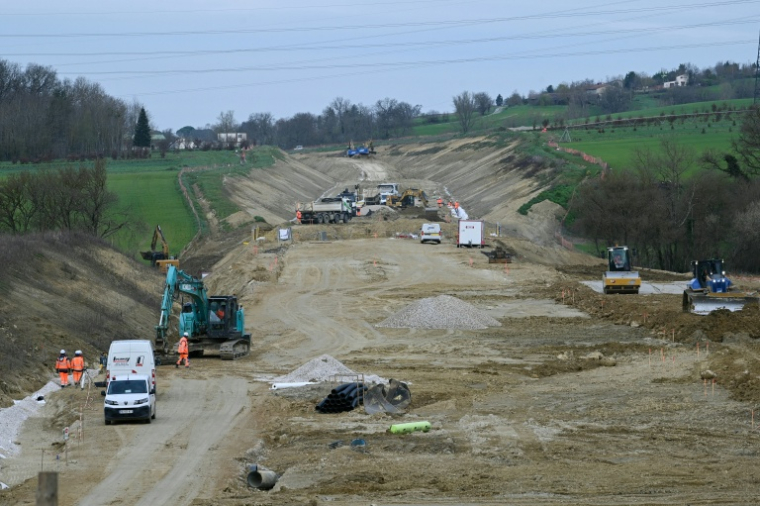 L'autoroute A69 en construction à Teulat, dans le Tarn, le 6 mars 2026 ( AFP / Matthieu RONDEL )
