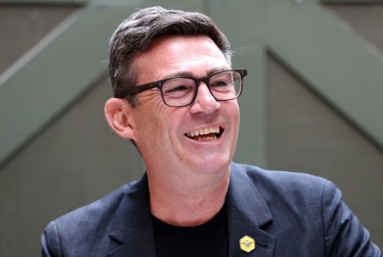 Andy Burnham, candidat à la direction du Parti travailliste, le 29 juin 2026 à Manchester, dans le nord de l'Angleterre ( AFP / Toby Shepheard )