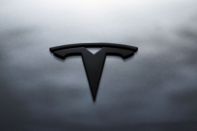 PHOTO D'ARCHIVES : Le logo de Tesla est visible en Colombie