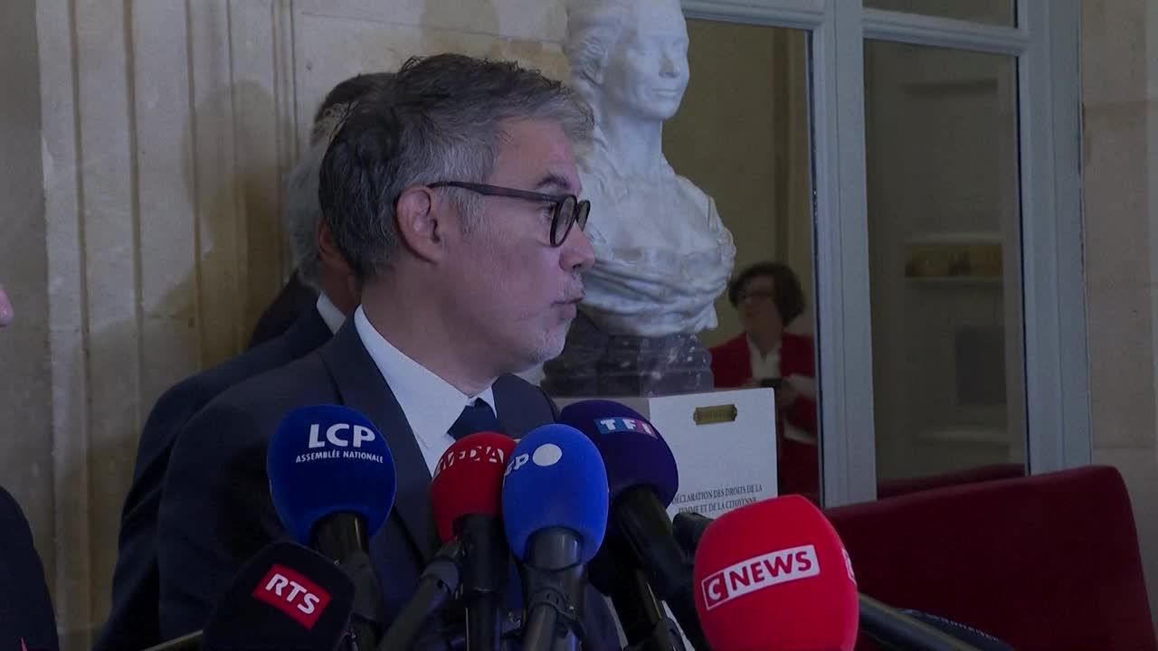 Motion de censure: Faure dénonce "une formidable hypocrisie" dans l'hémicycle