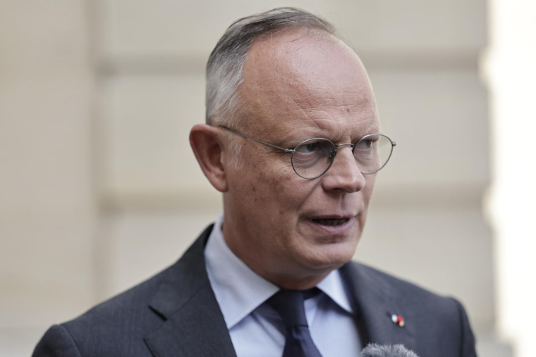 Édouard Philippe, maire du Havre, président du parti Horizons et ancien Premier ministre, s'adresse à la presse après une rencontre avec François Bayrou pour discuter du scrutin proportionnel, à l'hôtel Matignon, le 22 mai 2025. ( AFP / STEPHANE DE SAKUTIN )