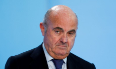 Le vice-président de la Banque centrale européenne (BCE), Luis de Guindos, s'adresse aux médias à Francfort