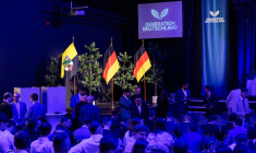 Les délégués assistent au congrès fédéral de Génération Allemagne, l’organisation de jeunesse du parti d’extrême droite Alternative pour l’Allemagne (AfD), à Magdebourg, dans l’est de l’Allemagne, le 29 août 2026 ( AFP / Jens SCHLÜTER )