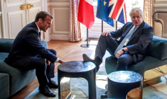 BORIS JOHNSON FAIT COMME CHEZ LUI AU PALAIS DE L'ELYSÉE