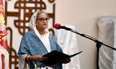 La Première ministre du Bangladesh, Sheikh Hasina, prononce un discours lors de sa prestation de serment pour un cinquième mandat au palais présidentiel de Dacca, le 11 janvier 2024 ( AFP / Munir UZ ZAMAN )