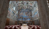 Cette photo prise et diffusée le 6 mai 2025 par Vatican Media montre la chapelle Sixtine à la veille du conclave au Vatican ( VATICAN MEDIA / Handout )