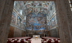 Cette photo prise et diffusée le 6 mai 2025 par Vatican Media montre la chapelle Sixtine à la veille du conclave au Vatican ( VATICAN MEDIA / Handout )