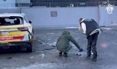 IImage tirée d'une vidéo diffusée par le Comité d'enquête russe, le 24 décembre 2025, montrant des enquêteurs sur le site d'une explosion à Moscou ( Comité d'enquête russe / Handout )