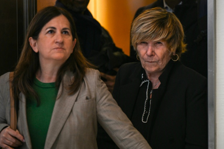 Michèle dite "Mimi" Marchand, soupçonnée de chantage à l'encontre de Karine Le Marchand, arrive au palais de justice de Paris le 26 mai 2025 pour son procès ( AFP / LEO VIGNAL )