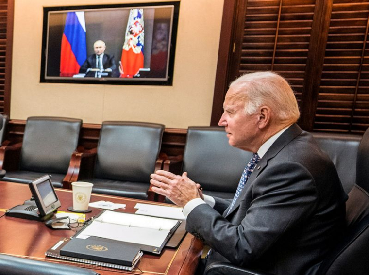 UKRAINE: BIDEN A MIS EN GARDE POUTINE CONTRE LE "PRIX À PAYER" POUR UNE INVASION