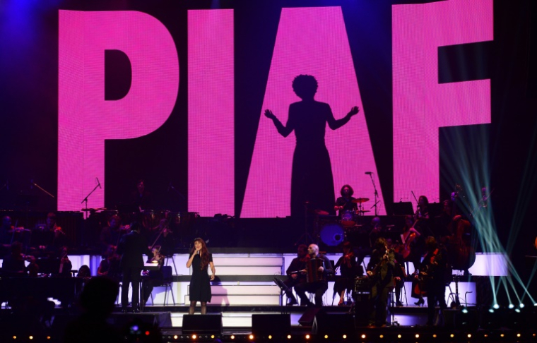 La chanteuse Zaz se produit pour un "Hommage à Edith Piaf" à New York, le 19 septembre 2013 ( AFP / EMMANUEL DUNAND )