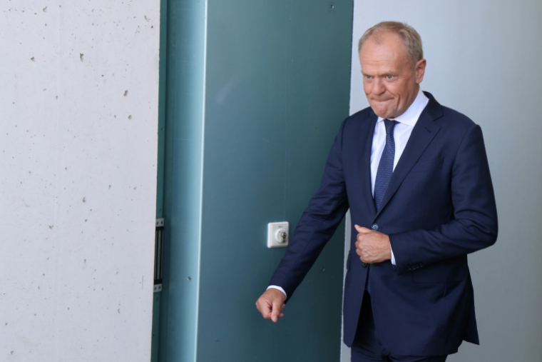 Le Premier ministre polonais Donald Tusk arrive à la Chancellerie de Berlin, le 24 juin 2026 ( AFP / Ludovic MARIN )