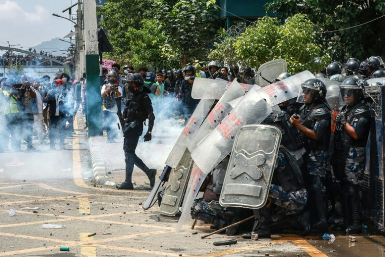 Heurts entre manifestants et policiers à Katmandou, le 8 septembre 2025 au Népal ( AFP / Prabin RANABHAT )