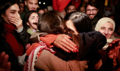 Réaction de personnes après la libération de prisonniers palestiniens