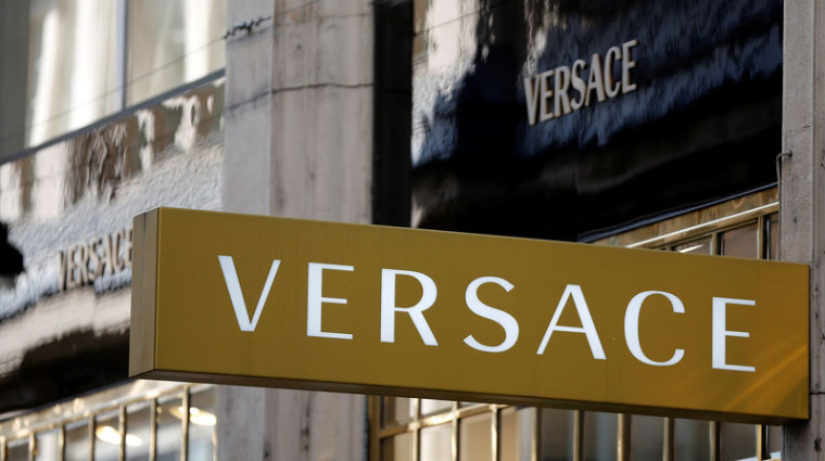 MICHAEL KORS OFFICIALISE LE RACHAT DE VERSACE POUR PLUS DE 2 MILLIARDS DE DOLLARS