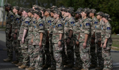 Des jeunes engagés au nouveau service national sur la base aérienne d'Évreux-Fauville, à Évreux, le 4 septembre 2026 dans l'Eure ( AFP / Alain JOCARD )
