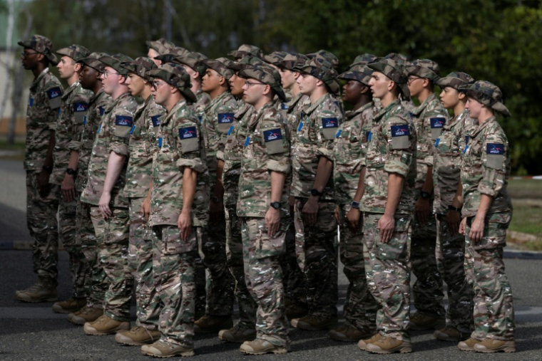 Des jeunes engagés au nouveau service national sur la base aérienne d'Évreux-Fauville, à Évreux, le 4 septembre 2026 dans l'Eure ( AFP / Alain JOCARD )