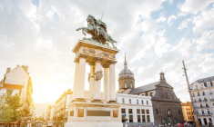 Profitez des beaux jours pour découvrir Clermont-Ferrand crédit photo : Shutterstock