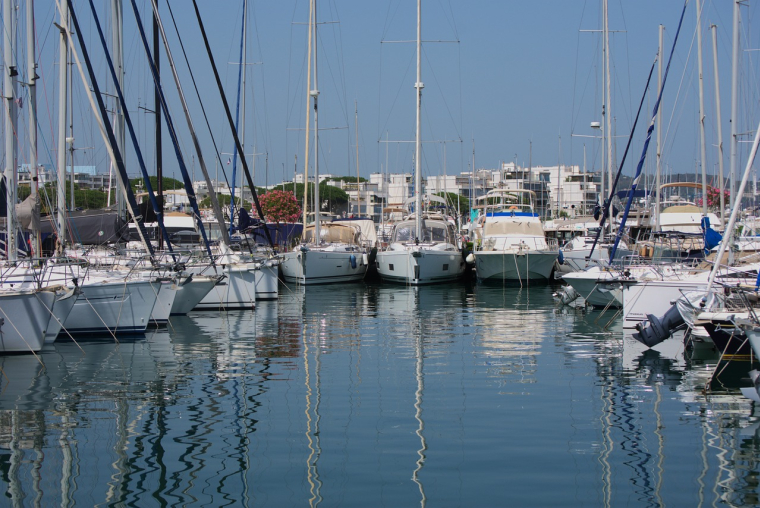 Depuis 2000, la Ville de Mandelieu-la-Napoule a dû verser 25 millions d’euros à l’État en vertu du non-respect de la loi SRU. (biaim / Pixabay)