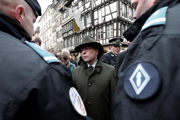 BERNARD CAZENEUVE DIT ASSUMER LES MESURES PRISES À L’ENCONTRE DE MILITANTS ÉCOLOGISTES