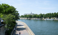 Les quais de la Seine pendant un après-midi chaud, à Paris, de 13 juin 2025 ( AFP / Emma DA SILVA )