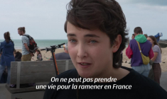 Sur la plage de Calais, un hommage aux 518 migrants morts dans la Manche