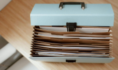 Le sexagénaire a dû prouver à l'administration qu'il était toujours vivant, en réclamant un certificat de vie auprès de la mairie. (Anete Lusina / Pexels)