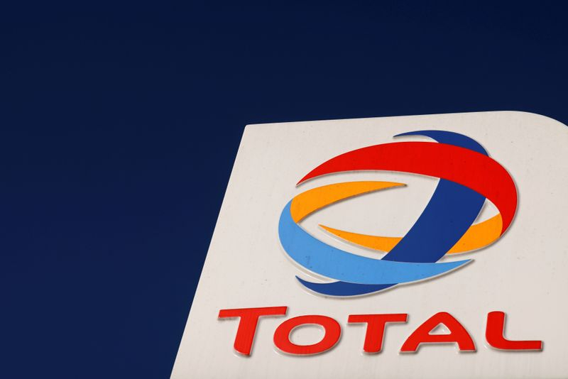 TOTAL CHERCHE À CÉDER DES PARTS DANS DES CHAMPS PÉTROLIERS EN ANGOLA