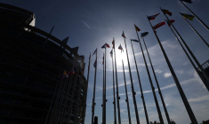 Drapeaux devant le Parlement européen à Strasbourg