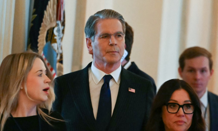Scott Bessent à Washington, aux États-Unis, le 5 mars 2026. ( AFP / ANDREW CABALLERO-REYNOLDS )
