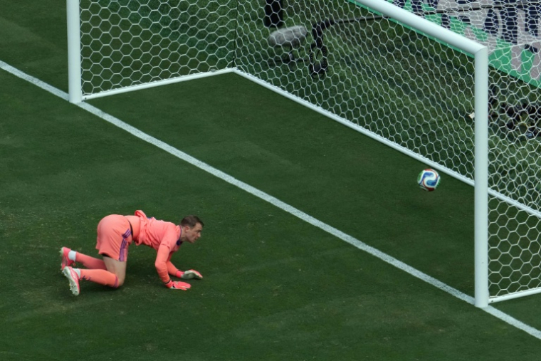 Le gardien de l'Allemagne Manuel Neuer concède un but contre l'Equateur à East Rutherford (New Jersey) le 25 juin 2025 ( AFP / TIMOTHY A. CLARY )