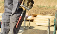 Des propriétaires bretons ont été condamnés à 430 000 euros de pénalités pour avoir refusé de démolir un mur illégal. Illustration. (Annawaldl / Pixabay)