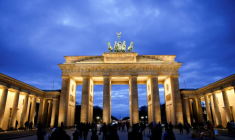 L'ÉCONOMIE ALLEMANDE DEVRAIT RETROUVER SON NIVEAU D'AVANT-CRISE MI-2022