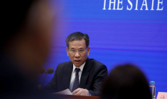 Le ministre chinois des Finances, Liu Kun, prend la parole lors d'une conférence de presse à Pékin