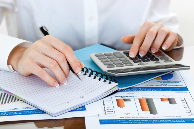 Un contrat d’assurance-vie doit être alimenté par des versements crédit photo : Zadorozhnyi Viktor/Shutterstock / Zadorozhnyi Viktor