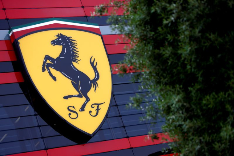 FERRARI RELÈVE SA PRÉVISIONS DE BÉNÉFICE POUR 2021, MAIS RESTE PRUDENT SUR SON CHIFFRE D'AFFAIRES