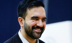 Le candidat démocrate à la mairie de New York Zohran Mamdani quelques heures avant sa victoire, alors qu'il vote à Astoria, dans le Queens, le 4 novembre 2025 ( AFP / Leonardo Munoz )