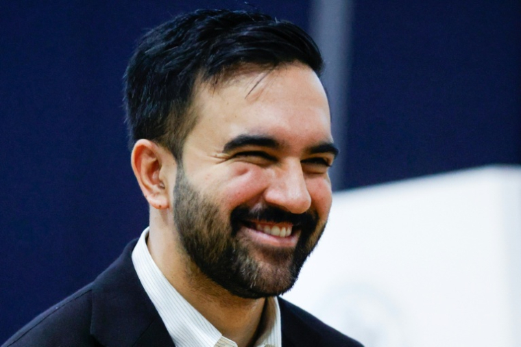 Le candidat démocrate à la mairie de New York Zohran Mamdani quelques heures avant sa victoire, alors qu'il vote à Astoria, dans le Queens, le 4 novembre 2025 ( AFP / Leonardo Munoz )