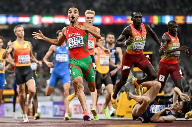 Le Portugais Isaac Nader (à gauche) en finale du 1500 m masculin lors des Mondiaux de Tokyo, le 17 septembre 2025 ( AFP / Jewel SAMAD                          )