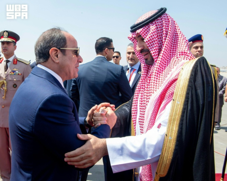 Le président égyptien Abdel Fattah al-Sisi (g) et le prince héritier saoudien Mohammed ben Salmane au Caire, le 15 septembre 2026 ( SPA / Ahmed NURELDINE )