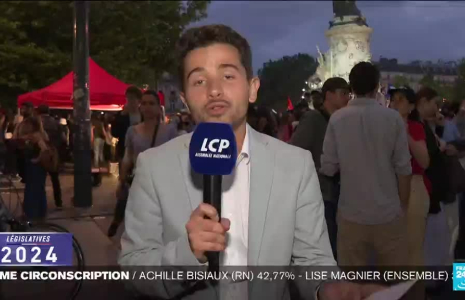 Législatives : des citoyens venus "dire non au RN" place de la République