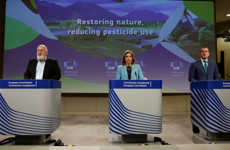 LA COMMISSION EUROPÉENNE VEUT RÉDUIRE DE MOITIÉ L'USAGE DES PESTICIDES