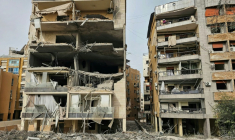 Des immeubles endommagés par un raid aérien israélien nocturne dans le quartier d'Al Hadath, dans la banlieue sud de Beyrouth, le 1er avril 2026 au Liban ( AFP / - )