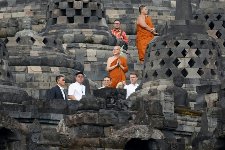 Emmanuel Macron visite le temple de Borobudur le 29 mai 2025 ( POOL / Ludovic MARIN )