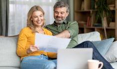 Combien rapporte 10.000 euros investis dans une assurance-vie au bout de 10 ans ? ( Crédits photo: © Prostock-studio - stock.adobe.com)