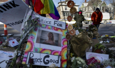 Un mémorial en hommage à Renee Good, abattue par des agents fédéraux de la police de l'immigration, le 26 janvier 2026 à Minneapolis, dans le Minnesota ( AFP / ROBERTO SCHMIDT )