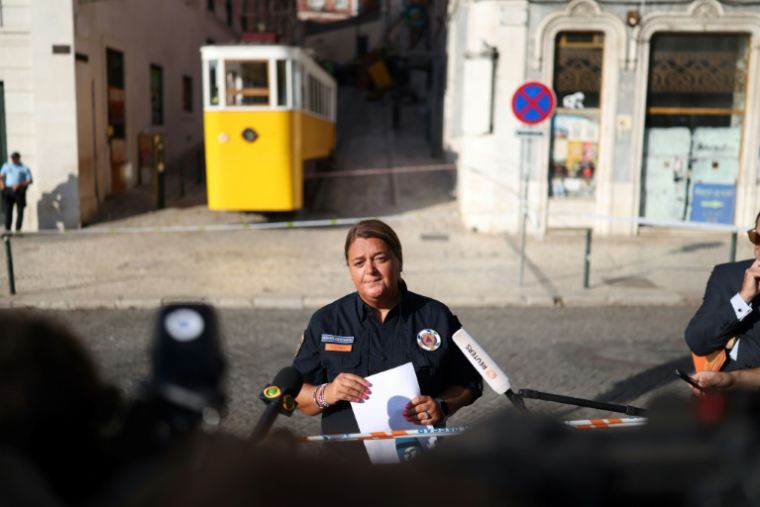Margarida Castro, responsable de la protection civile municipale, s'adresse aux médias au lendemain du déraillement d'un funiculaire, le 4 septembre 2025 à Lisbonne, au Portugal ( AFP / PATRICIA DE MELO MOREIRA )