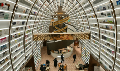 Des clients dans une librairie de Pékin, le 18 décembre 2025  ( AFP / Adek BERRY )