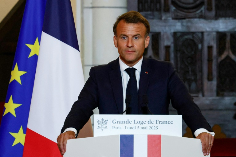 Le président Emmanuel Macron prononce un discours devant les francs-maçons de la Grande Loge de France, le 5 mai 2025 à Paris ( POOL / Sarah Meyssonnier )