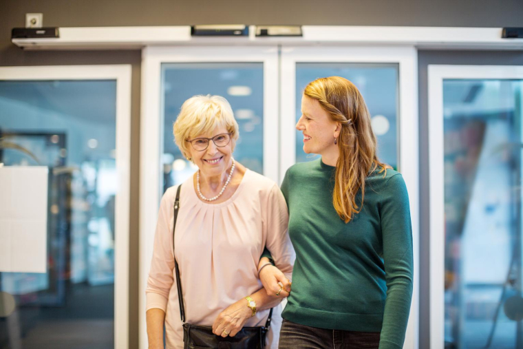 Un locataire vulnérable peut être placé sous tutelle ou curatelle: un tuteur ou curateur l’accompagne ou le représente. ( crédit photo : Getty Images )